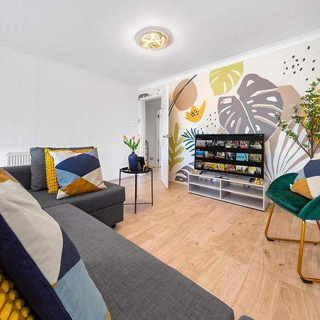 Tranquil Escape In Hertfordshire, Free Parking, 2 Bed, 2 Bath, Sleeps 6 Bushey Zewnętrze zdjęcie