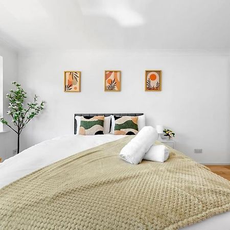 Tranquil Escape In Hertfordshire, Free Parking, 2 Bed, 2 Bath, Sleeps 6 Bushey Zewnętrze zdjęcie