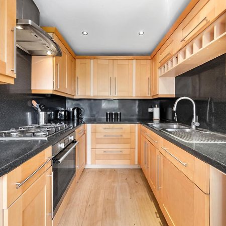 Tranquil Escape In Hertfordshire, Free Parking, 2 Bed, 2 Bath, Sleeps 6 Bushey Zewnętrze zdjęcie