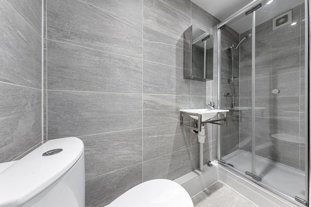 Tranquil Escape In Hertfordshire, Free Parking, 2 Bed, 2 Bath, Sleeps 6 Bushey Zewnętrze zdjęcie