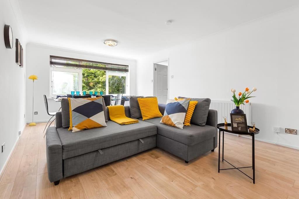 Tranquil Escape In Hertfordshire, Free Parking, 2 Bed, 2 Bath, Sleeps 6 Bushey Zewnętrze zdjęcie