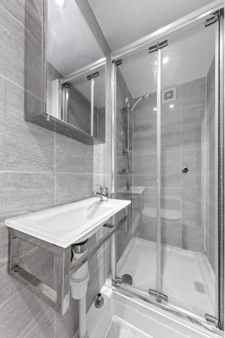 Tranquil Escape In Hertfordshire, Free Parking, 2 Bed, 2 Bath, Sleeps 6 Bushey Zewnętrze zdjęcie