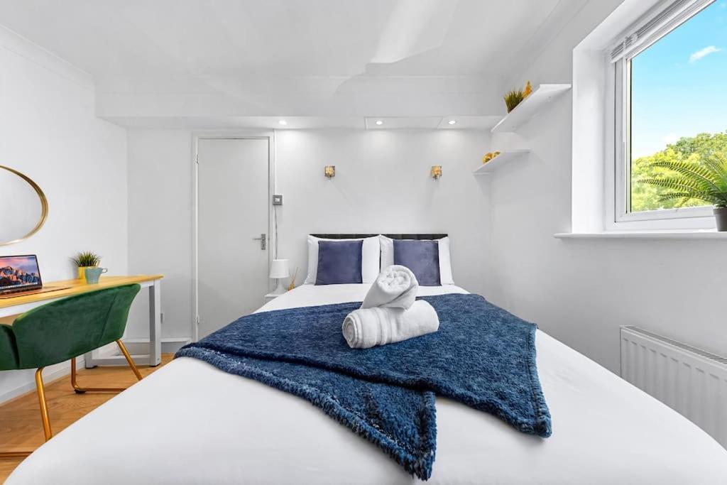 Tranquil Escape In Hertfordshire, Free Parking, 2 Bed, 2 Bath, Sleeps 6 Bushey Zewnętrze zdjęcie