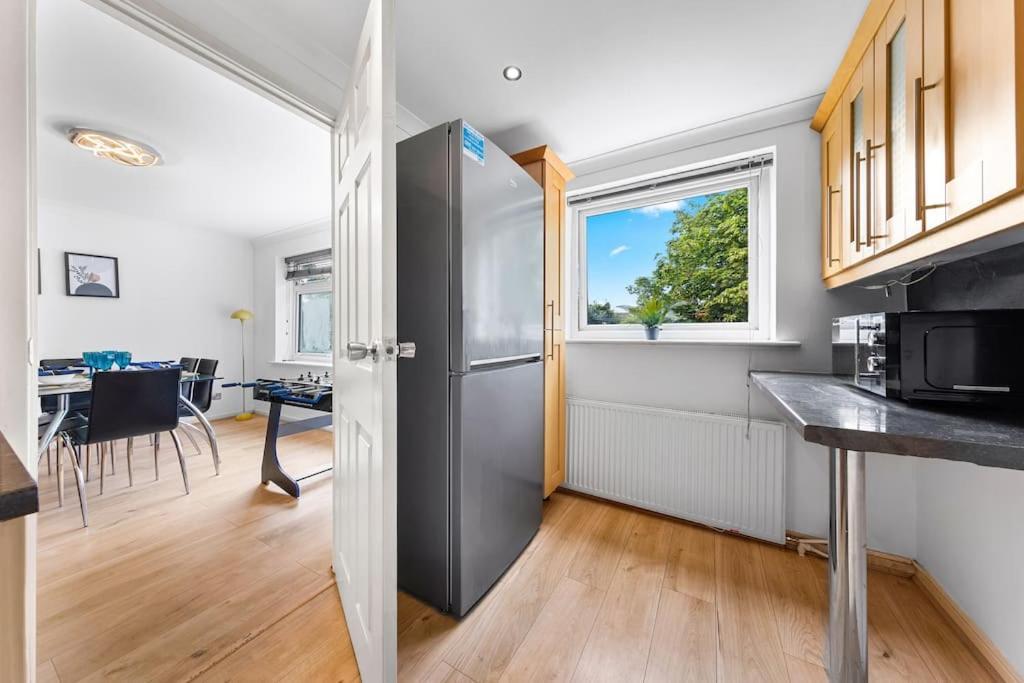Tranquil Escape In Hertfordshire, Free Parking, 2 Bed, 2 Bath, Sleeps 6 Bushey Zewnętrze zdjęcie