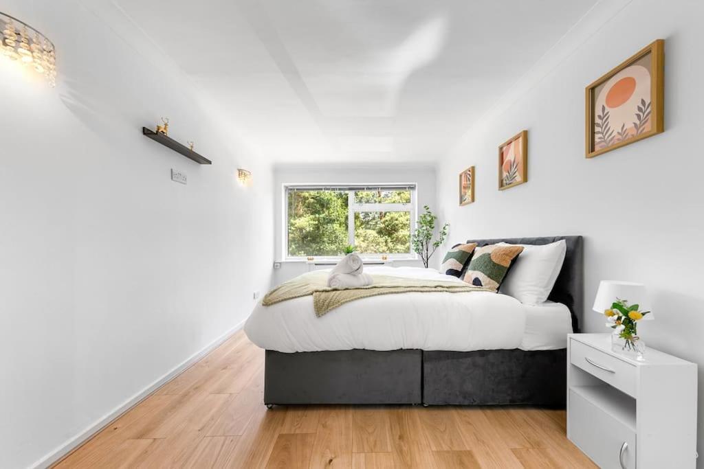 Tranquil Escape In Hertfordshire, Free Parking, 2 Bed, 2 Bath, Sleeps 6 Bushey Zewnętrze zdjęcie