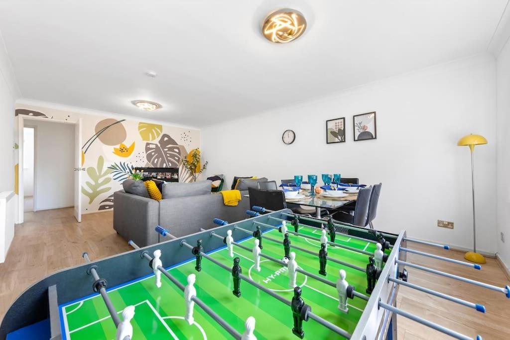Tranquil Escape In Hertfordshire, Free Parking, 2 Bed, 2 Bath, Sleeps 6 Bushey Zewnętrze zdjęcie