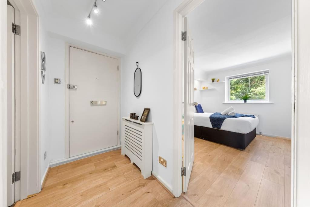 Tranquil Escape In Hertfordshire, Free Parking, 2 Bed, 2 Bath, Sleeps 6 Bushey Zewnętrze zdjęcie